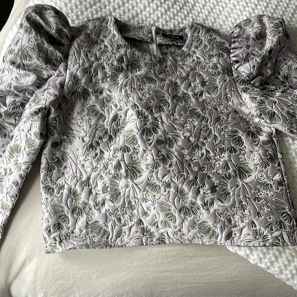 Gorgeous brand new En saison blouse